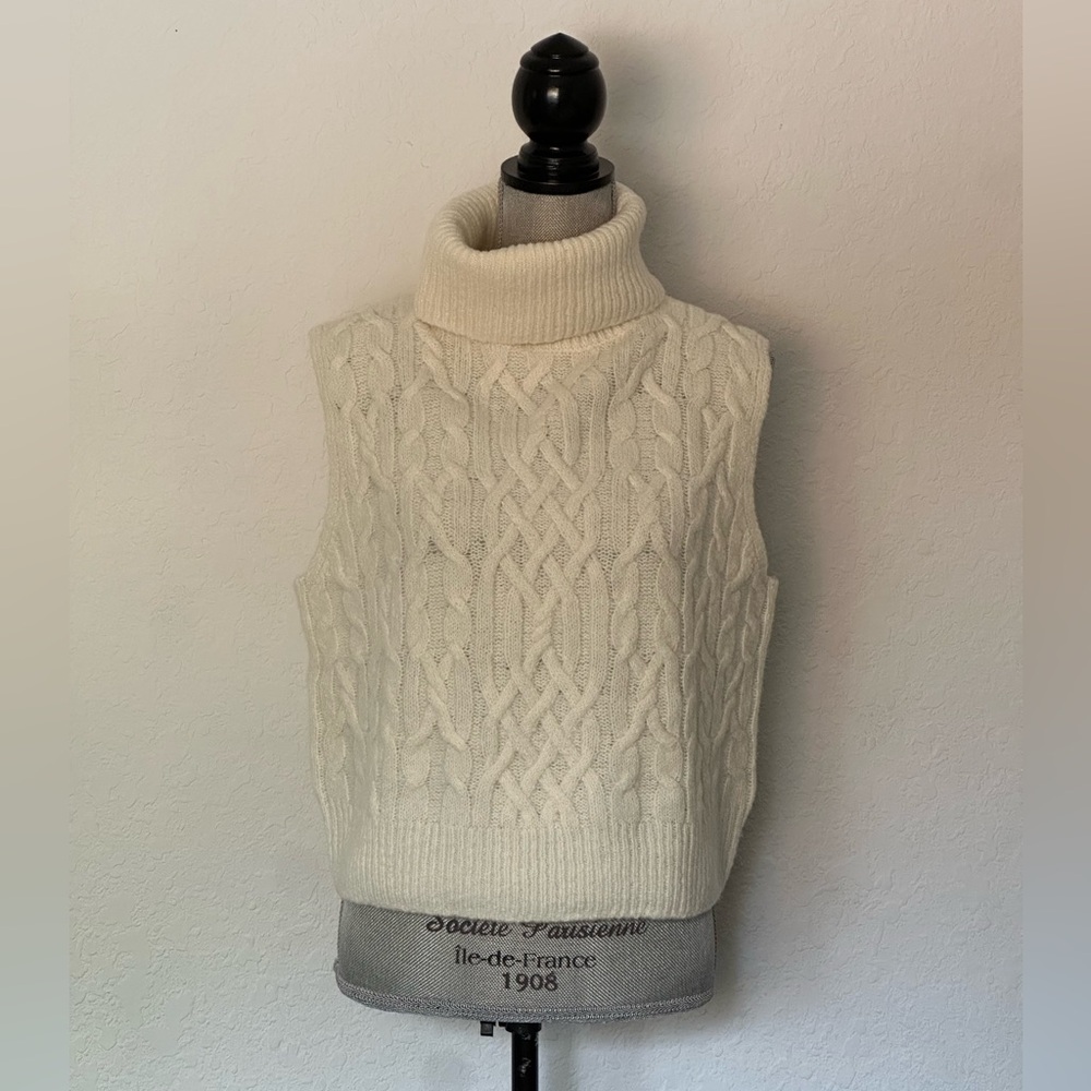 Vince 100% wool off-white cable knit sleeveless turtleneck sweater vest Large